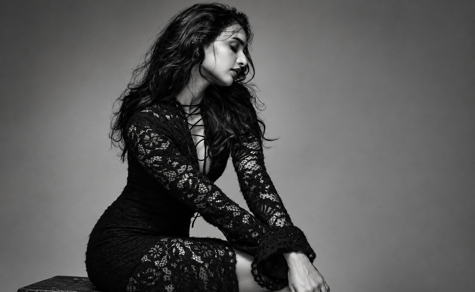 Triptii Dimri height measurements and biography profile photo on red carpet.
